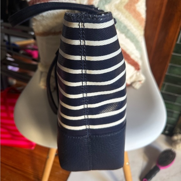 Classic Kate Spade Navy & White Tote - Picture 3 of 16